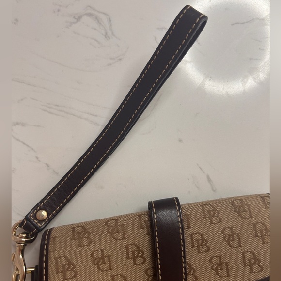 Dooney & Bourke Vintage 1978 Logo Signature Wristlet- EUC